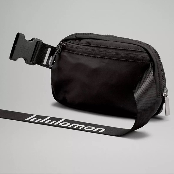 Lululemon Everywhere Belt Bag Black Wordmark - Picture 3 of 8